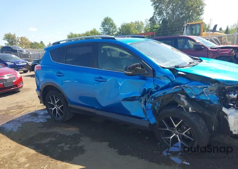 2018 Toyota Rav4 Se из США, поврежденный, VIN JTMJFREV5JJ250177